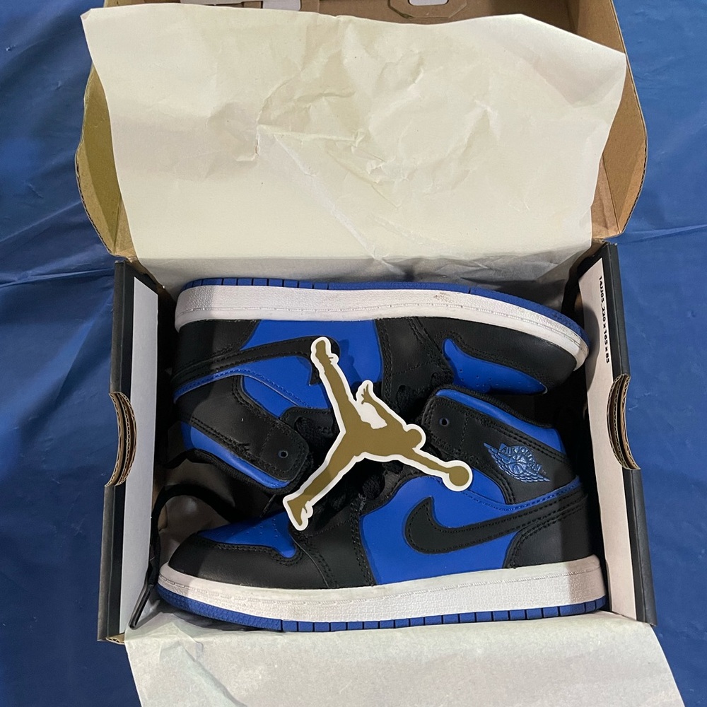 Air Jordan 1 Mid Retro